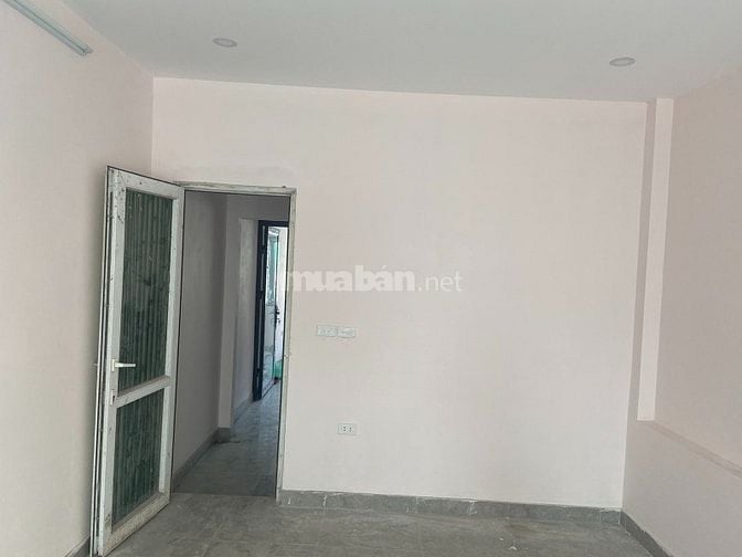 Cho thuê cả nhà 207A phố Thụy Khuê Tây Hồ 2 mặt phố, khu vực trung tâm
