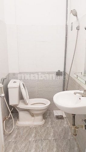 Cho thuê nhà hẻm 1 xẹt ,DT 4.5 x 16m trệt + gác lửng 7.5tr