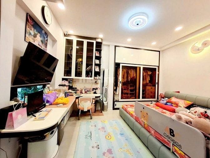 Nhà đẹp hoàn công nhà đường Hoàng Diệu,Phú Nhuận.Cạnh THCS Ngô Tất Tố