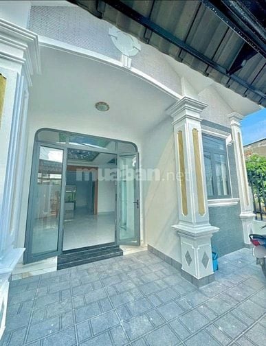 Nợ nần dẫn đến bán cái nhà 107m2 này 1 tỷ 1 ở ngay Tân Hiệp - Hóc Môn.