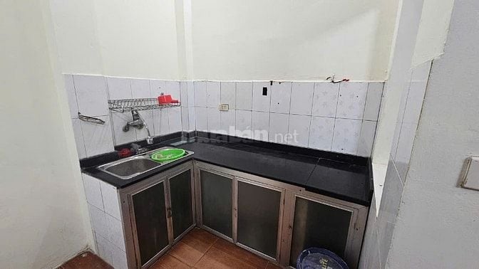 Cho thuê nhà mặt ngõ kinh doanh cửa hàng được, số 101 Ngõ Trung Tả