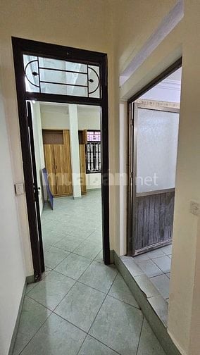 Cho thuê nhà mặt ngõ kinh doanh cửa hàng được, số 101 Ngõ Trung Tả