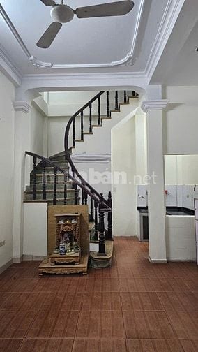 Cho thuê nhà mặt ngõ kinh doanh cửa hàng được, số 101 Ngõ Trung Tả