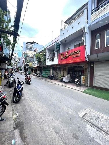 Bán nhà mặt tiền Lạc Long Quân, Q11 – 5 tầng, 7PN, giá 8.88 tỷ