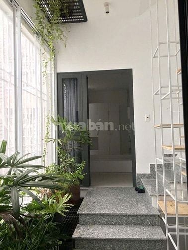 Cho thuê phòng studio đầy đủ nội thất, sáng, mát, gần ngã 4 Hàng Xanh