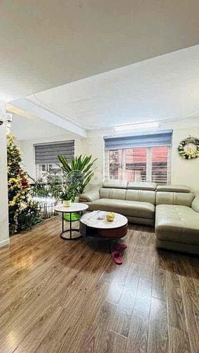Cho thuê nhà ngõ Trần Vỹ dt 50m x 5t lô góc 2 mặt thoáng, ô tô đỗ cửa