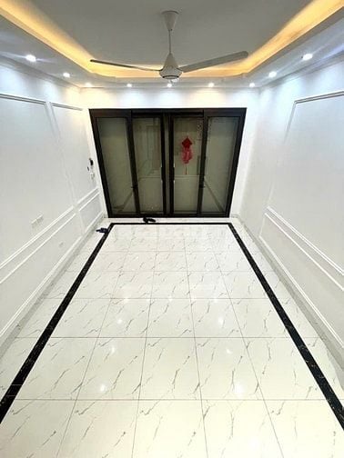  PHÂN LÔ CÁN BỘ – GARA Ô TÔ – THOÁNG TRƯỚC SAU – VÀI BƯỚC RA PHỐ THÁI 