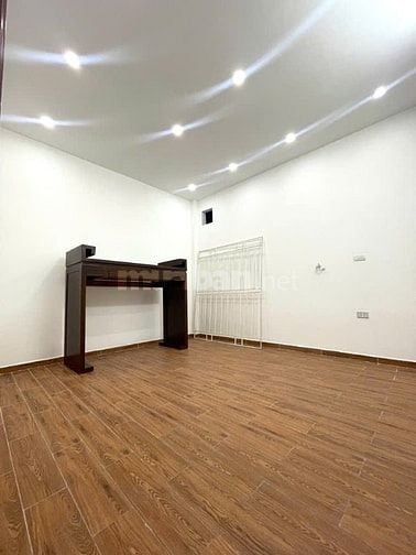  PHÂN LÔ CÁN BỘ – GARA Ô TÔ – THOÁNG TRƯỚC SAU – VÀI BƯỚC RA PHỐ THÁI 