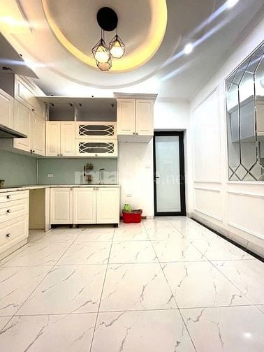 PHÂN LÔ CÁN BỘ – GARA Ô TÔ – THOÁNG TRƯỚC SAU – VÀI BƯỚC RA PHỐ THÁI 