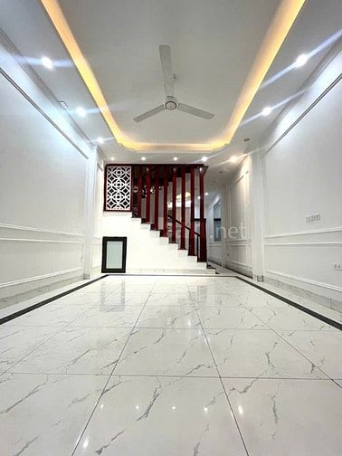  PHÂN LÔ CÁN BỘ – GARA Ô TÔ – THOÁNG TRƯỚC SAU – VÀI BƯỚC RA PHỐ THÁI 