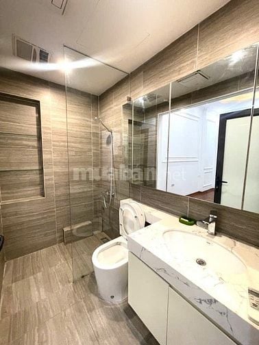  PHÂN LÔ CÁN BỘ – GARA Ô TÔ – THOÁNG TRƯỚC SAU – VÀI BƯỚC RA PHỐ THÁI 