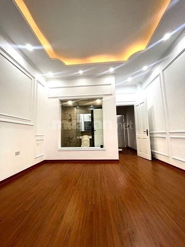  PHÂN LÔ CÁN BỘ – GARA Ô TÔ – THOÁNG TRƯỚC SAU – VÀI BƯỚC RA PHỐ THÁI 