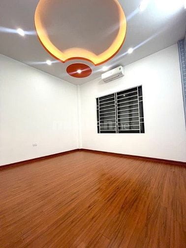  PHÂN LÔ CÁN BỘ – GARA Ô TÔ – THOÁNG TRƯỚC SAU – VÀI BƯỚC RA PHỐ THÁI 