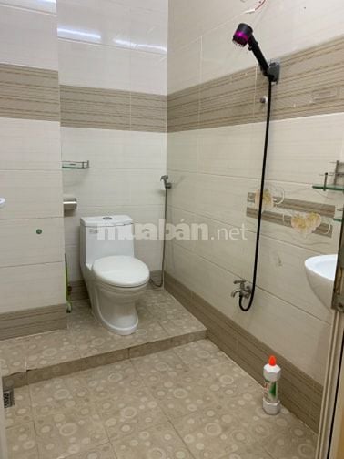 Cho thuê nhà 4 lầu 5 phòng ngủ 1 phòng khách và tầng trệt