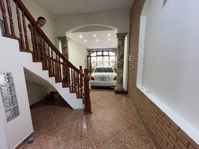 BÁN NHÀ HOÀNG QUỐC VIỆT, Ô TÔ TRÁNH, 52M2 × 5 TẦNG THANG MÁY,   21 TỶ