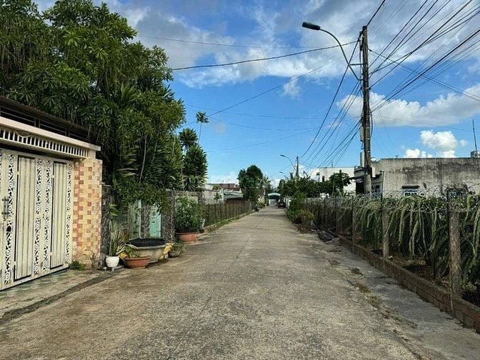 thu bồn 173m2 thổ cư 150m2 dân đông sát chợ trường học ubnd