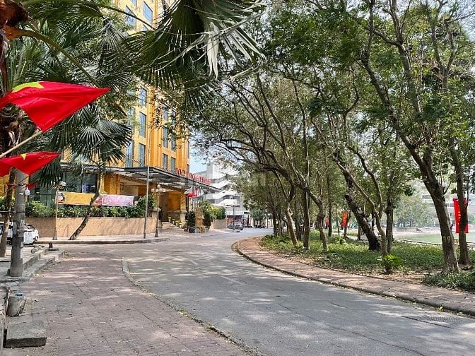 CHO THUÊ MBKD 2 MẶT TIỀN TẦNG 1 NHÀ B2 PHỐ TRẦN HUY LIỆU, GIẢNG VÕ, HN