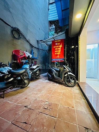MỘT NHÀ RA PHỐ BẠCH MAI-ĐẦU PHỐ HUẾ-DT18m / 5TẦNG-Ở NGAY-CHỈ HƠN 2TỶ