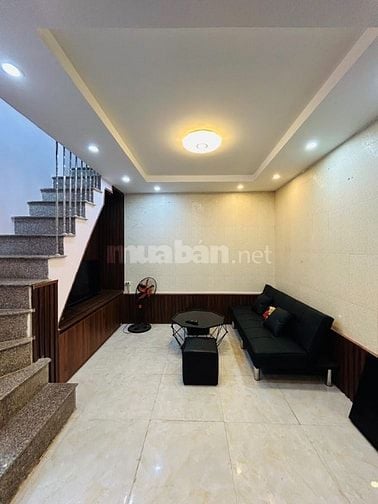 MỘT NHÀ RA PHỐ BẠCH MAI-ĐẦU PHỐ HUẾ-DT18m / 5TẦNG-Ở NGAY-CHỈ HƠN 2TỶ
