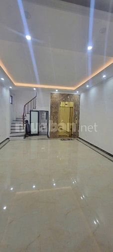Nhà phân lô, ô tô tránh đỗ,  View vườn hoa , thang máy, DT 50m2 x 5 T