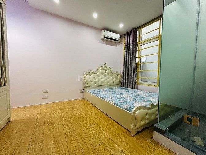 MỘT NHÀ RA PHỐ BẠCH MAI-ĐẦU PHỐ HUẾ-DT18m / 5TẦNG-Ở NGAY-CHỈ HƠN 2TỶ