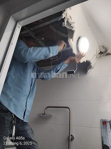 Chống thấm dột nhà WC, Sân thượng, bảo hành 12 tháng.