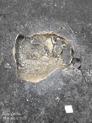 Chống thấm dột nhà WC, Sân thượng, bảo hành 12 tháng.