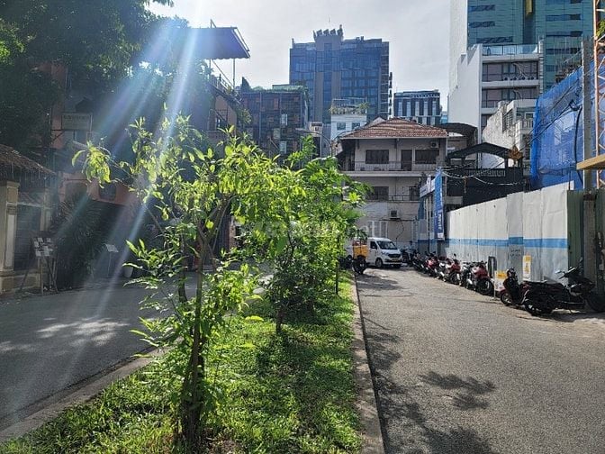 MT Ngay 11 Lê Thánh Tôn P.Bến Nghé Q1, DT 5,6×28m, 8Tầng giá 115 tỷ