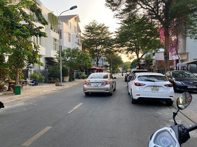 Bán nhà dự án Gia Hòa mặt đường Nguyễn Đình Thi Quận 9 (254m2) 25 tỷ