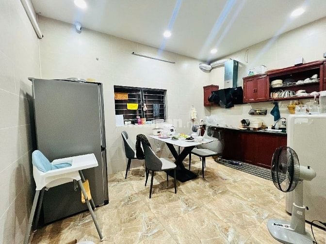 BÁN NHÀ PHÂN LÔ TRẦN QUỐC HOÀN, Ô TÔ VÀO NHÀ, DÂN TRÍ CAO, DT 55M2, MT