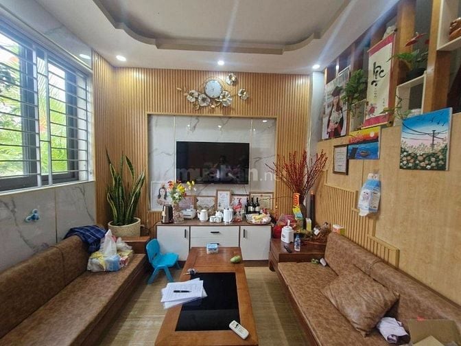 BÁN GẤP NHÀ Ỷ LA 6,6 TỶ, 4 TẦNG 31M2, LÔ GÓC, Ô TÔ 7 CHỖ ĐỖ CỬA.