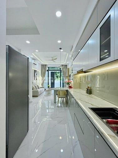 BÁN CĂN NHÀ MỚI XÂY ĐÚC 2LẦU SÂN THƯỢNG NGAY TRUNG TÂM GÒ VẤP