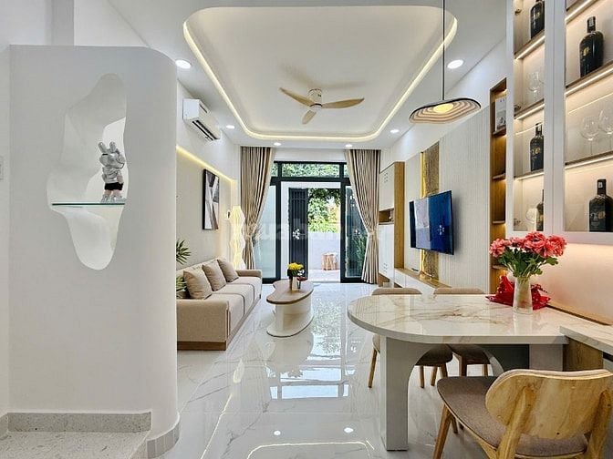 BÁN CĂN NHÀ MỚI XÂY ĐÚC 2LẦU SÂN THƯỢNG NGAY TRUNG TÂM GÒ VẤP