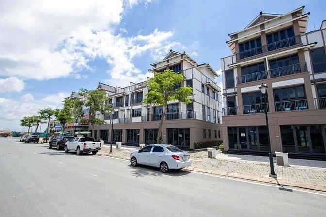 Nhà MT đường 3/2 cổng vinhomes Hậu Nghĩa dt 5x22 giá tổng 7,5 tỷ SHR