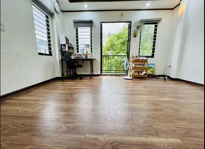 Bán nhà Tân Mai, DT 50 m2 x 6 tầng nhà đẹp, giá tốt!