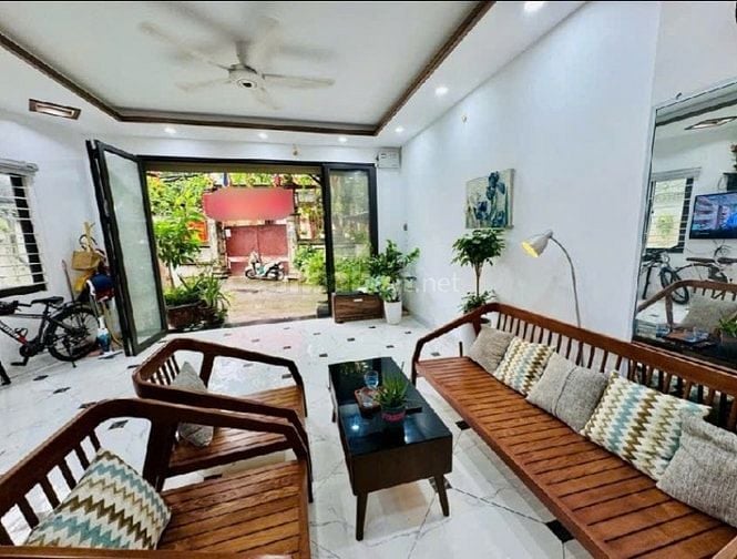 Bán nhà Tân Mai, DT 50 m2 x 6 tầng nhà đẹp, giá tốt!