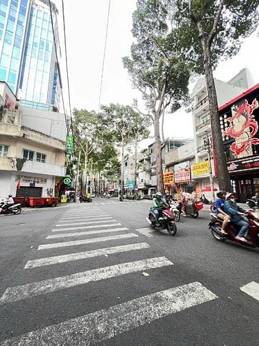 Cho thuê nhà Mặt Tiền đường Trần Quang Khải, p Tân Định, Quận 1, tpHCM