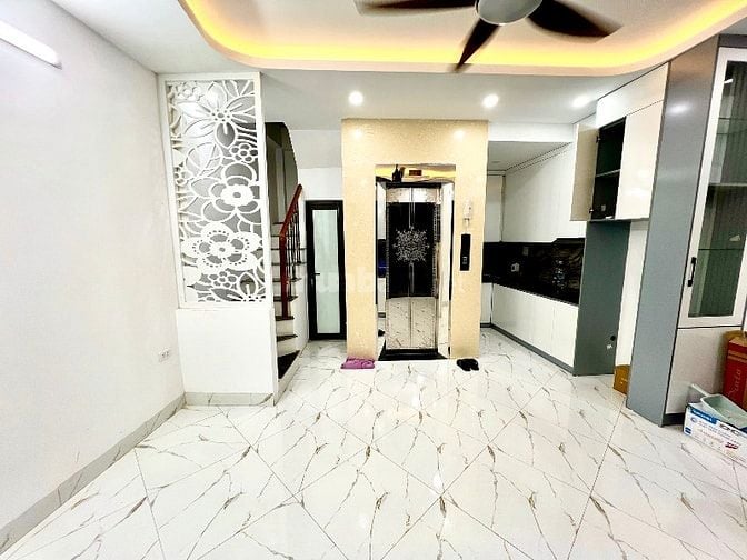 NHÀ ĐẸP 5T XÂY MỚI - NGÃ TƯ SỞ – THANG MÁY, GẦN PHỐ, AN SINH ĐỈNH