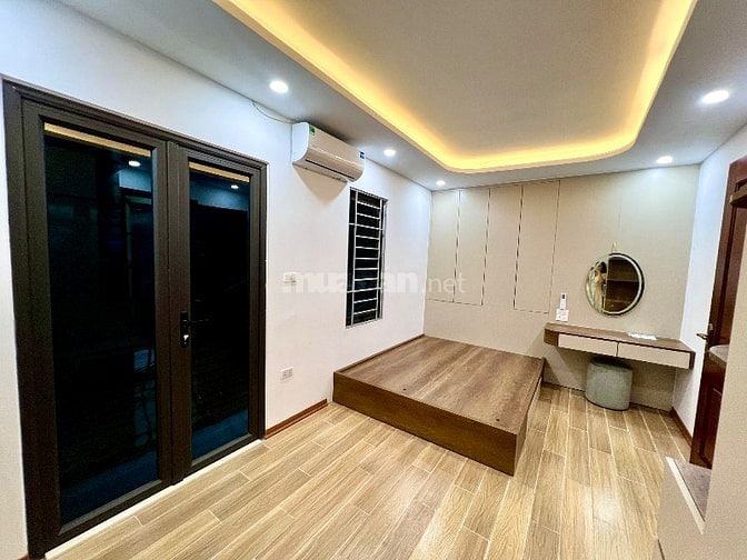 NHÀ ĐẸP 5T XÂY MỚI - NGÃ TƯ SỞ – THANG MÁY, GẦN PHỐ, AN SINH ĐỈNH