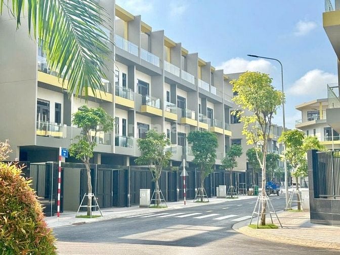 Nhà phố liền kề Bcons Eden Park, sổ hồng riêng giá chỉ từ 5 tỷ/căn