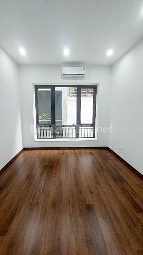 Cho thuê nhà 44m2, 5 tầng trong ngõ phố Nguyễn Khánh Toàn, tiện đi lại