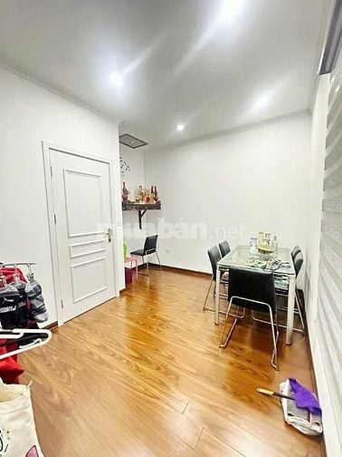 Nhỉnh 200tr/m2, sổ Đỏ bán nhà phố Thái Thịnh. 33m2*5T*5MT, nhà phân lô