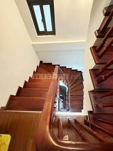 Nhỉnh 200tr/m2, sổ Đỏ bán nhà phố Thái Thịnh. 33m2*5T*5MT, nhà phân lô
