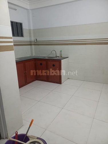 Nhà ngay chỡ đêm, đường xe tải 