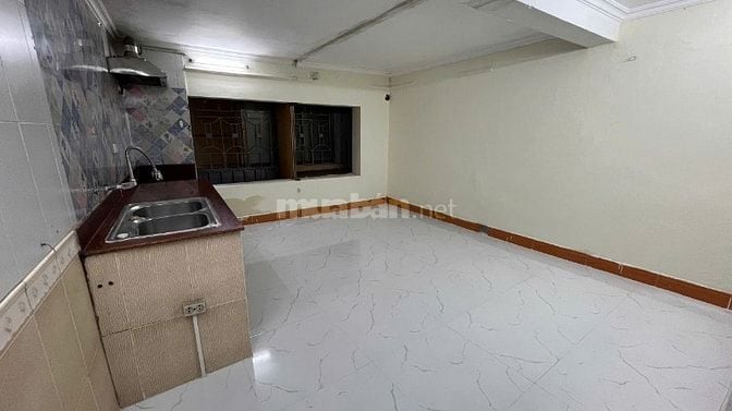Cho thuê nhà 4 tầng gần chợ Gia Lâm, 30m², giá 7,5 triệu/tháng