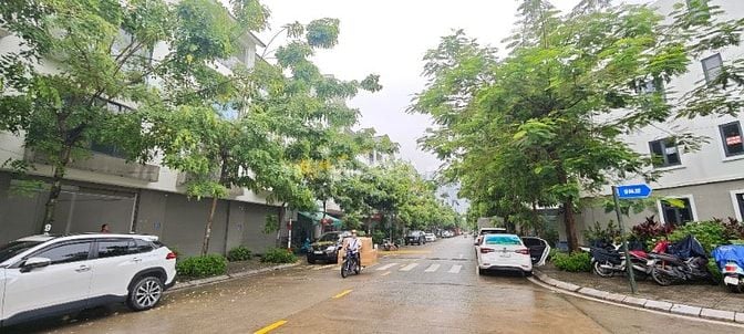Chính chủ cho thuê SHOPHOUSE TO, ĐẸP, MỚI 4 tầng  khu B đô thị Gelexim