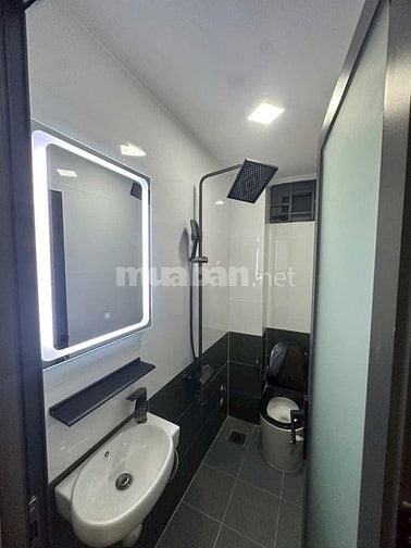 Nhà nằm ngay trung tâm trường , chợ, siêu thị thuận tiện di chuyển cận