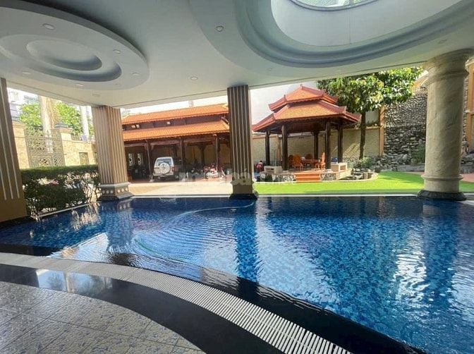 Biệt thự khu Tên Lửa, MT đường Số 32, DT 30 x 25m, hầm + 2 lầu, 105 tỷ