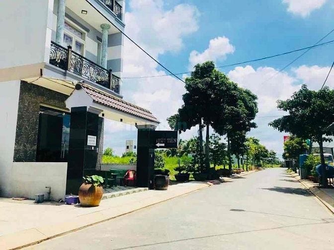 Chính chủ cần bán 100m2 giá 810tr tại Long Cang