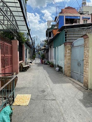 Kẹt tiền cần bán nhà quận 4 giá siêu HOT. Dt 4 x 28m, giá 11,3 tỷ.